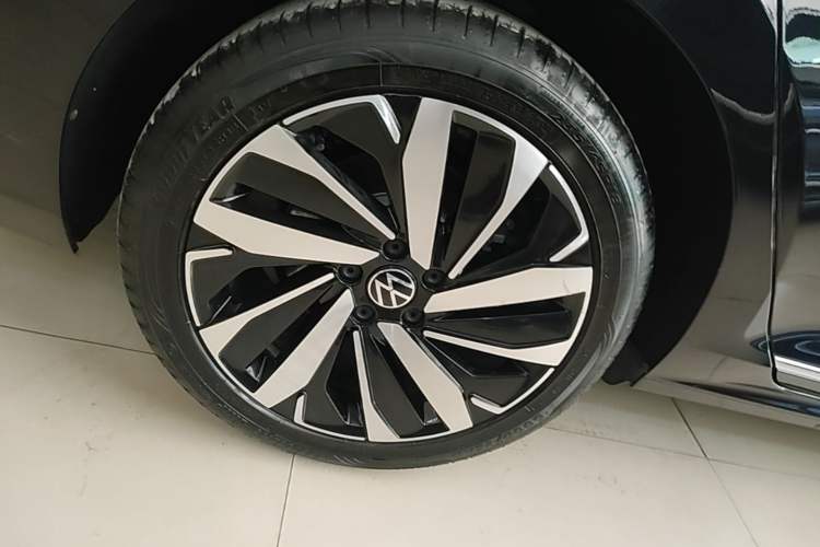 Used Volkswagen Passat 2024 380TSI Luxury Edition Right Rear Wheel Hub