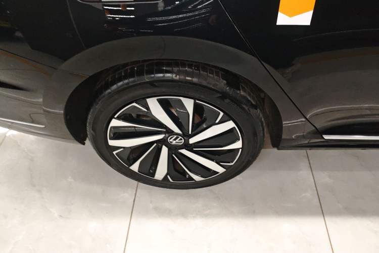 Used Volkswagen Passat 2024 330TSI Elite Edition Right Rear Wheel Hub