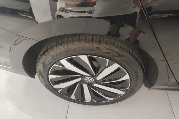Used Volkswagen Passat 2024 330TSI Elite Edition Right Rear Wheel Hub