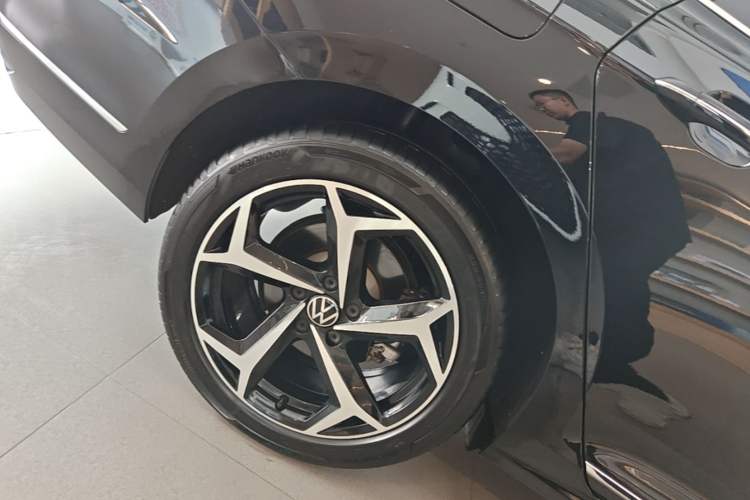 Used Volkswagen Passat 2024 380TSI Starry Dragon Edition Right Rear Wheel Hub