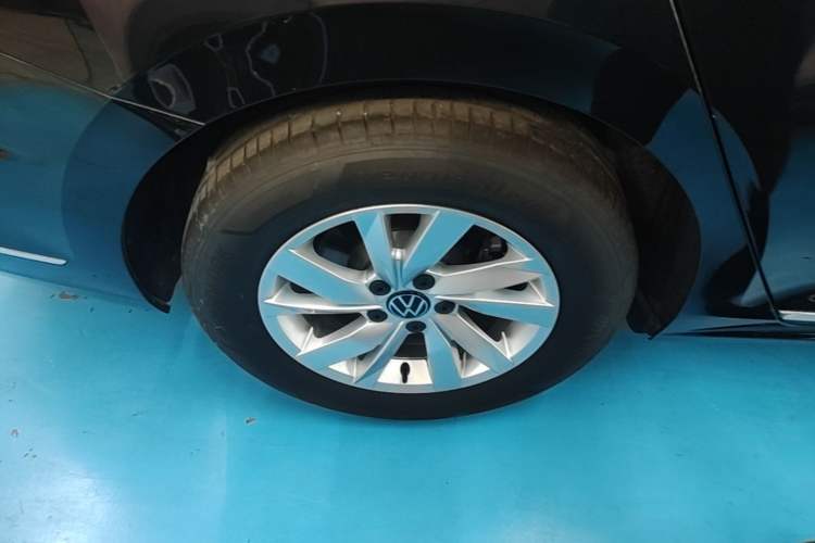 Used Volkswagen Passat 2024 280TSI Business Edition Right Rear Wheel Hub