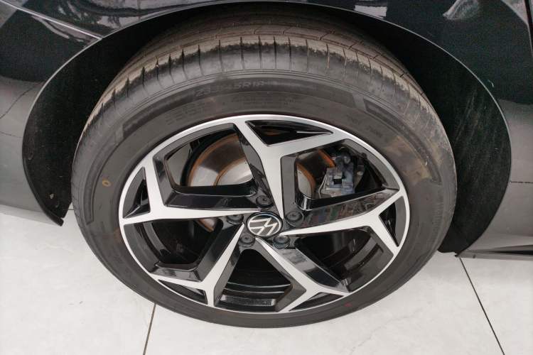 Used Volkswagen Passat 2024 380TSI Starry Dragon Edition Right Rear Wheel Hub