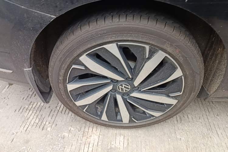 Used Volkswagen Passat 2024 380TSI Luxury Edition Right Rear Wheel Hub
