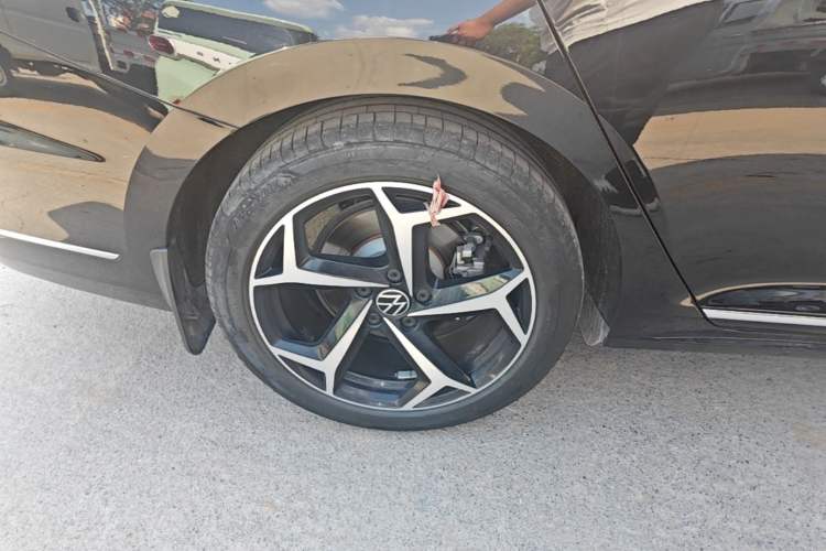 Used Volkswagen Passat 2024 380TSI Starry Dragon Edition Right Rear Wheel Hub