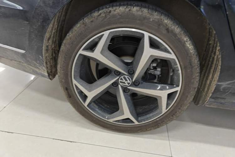 Used Volkswagen Passat 2024 330TSI Starry Elite Edition Right Rear Wheel Hub