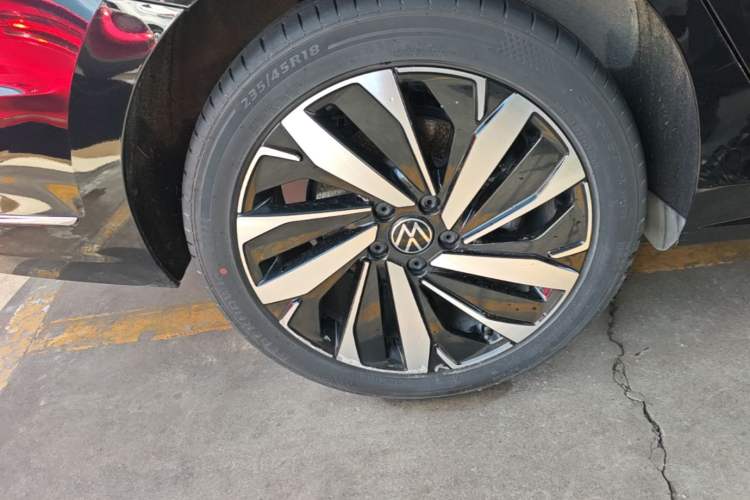Used Volkswagen Passat 2024 330TSI Elite Edition Right Rear Wheel Hub