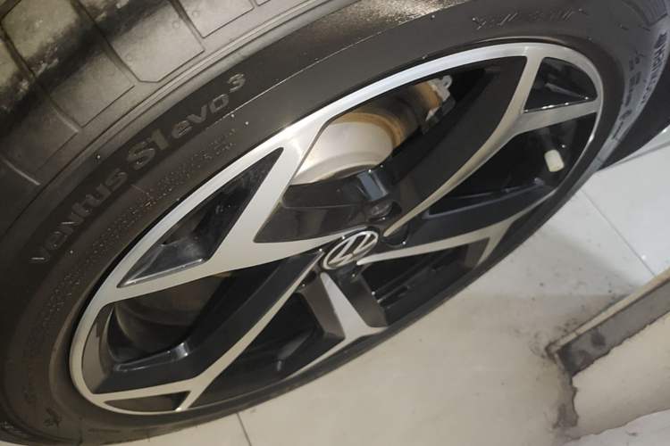 Used Volkswagen Passat 2024 330TSI Starry Elite Edition Right Rear Wheel Hub