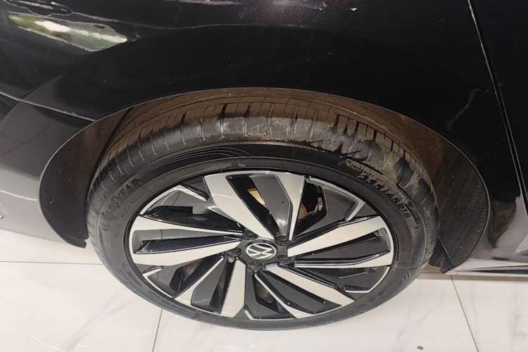 Used Volkswagen Passat 2024 380TSI Dragon Edition Right Rear Wheel Hub