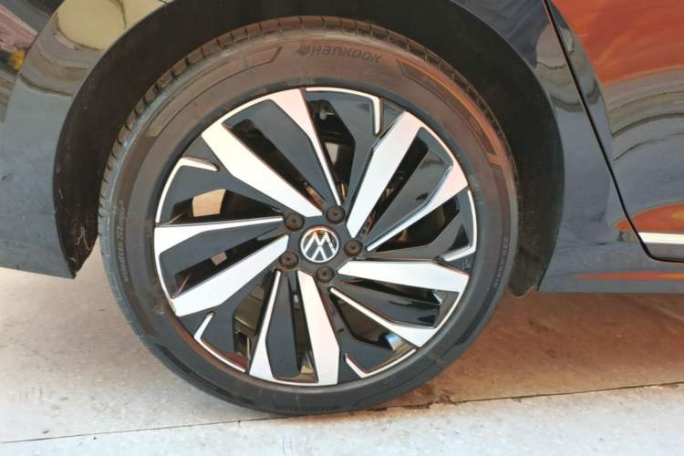 Used Volkswagen Passat 2024 330TSI Elite Edition Right Rear Wheel Hub