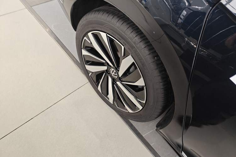 Used Volkswagen Passat 2024 380TSI Dragon Edition Right Rear Wheel Hub