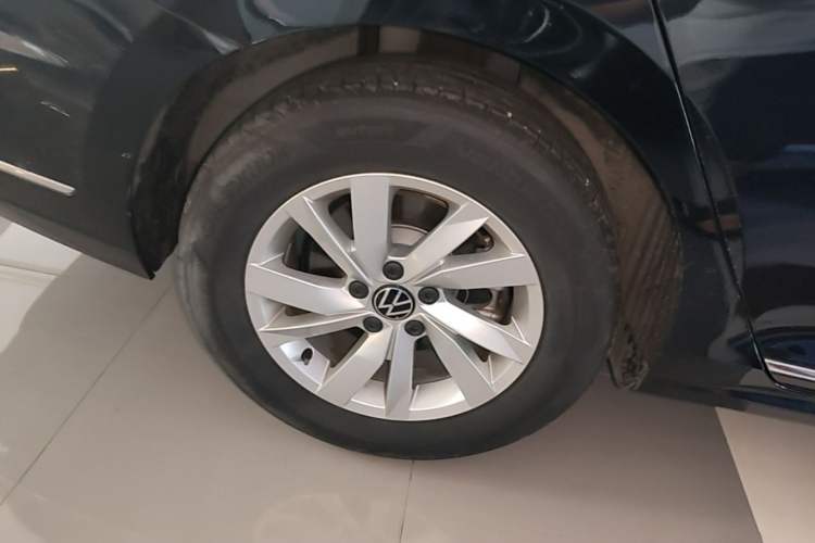 Used Volkswagen Passat 2024 280TSI Business Edition Right Rear Wheel Hub