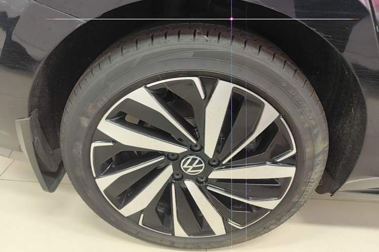 Used Volkswagen Passat 2024 380TSI Luxury Edition Right Rear Wheel Hub