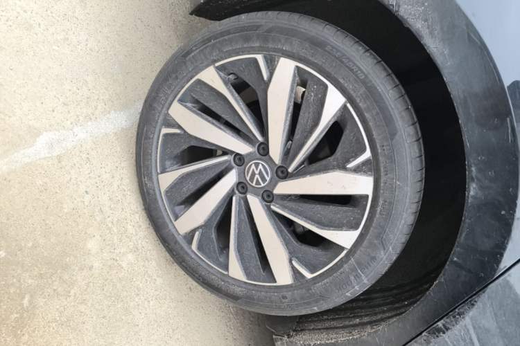 Used Volkswagen Passat 2024 330TSI Elite Edition Right Rear Wheel Hub