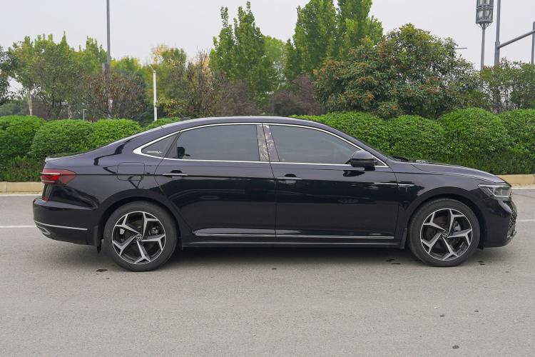 Used Volkswagen Passat 2024 380TSI Starry Luxury Edition Right Side