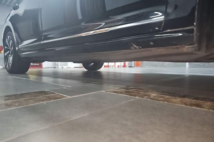 Used Volkswagen Passat 2024 380TSI Luxury Edition Right Side Sill