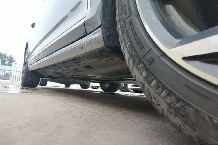 Used Volkswagen Passat 2024 380TSI Starry Luxury Edition Right Side Sill