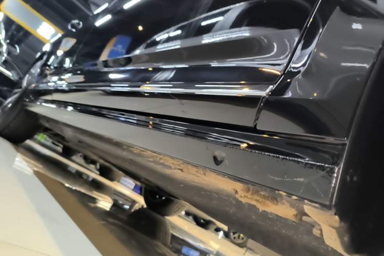Used Volkswagen Passat 2024 380TSI Elite Edition Right Side Sill