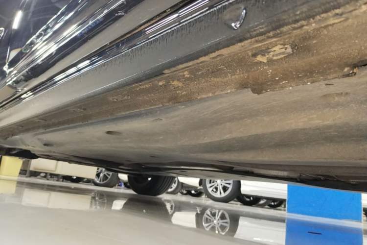 Used Volkswagen Passat 2024 380TSI Dragon Edition Right Side Sill