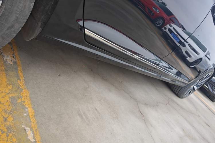 Used Volkswagen Passat 2024 380TSI Luxury Edition Right Side Sill