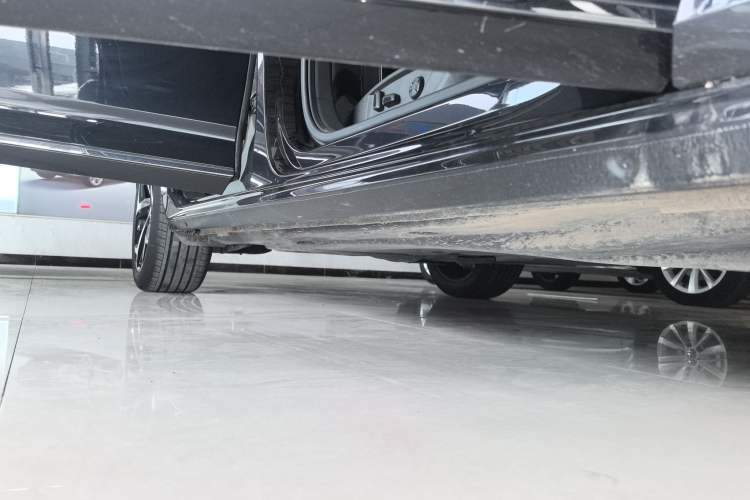 Used Volkswagen Passat 2024 380TSI Starry Luxury Edition Right Side Sill