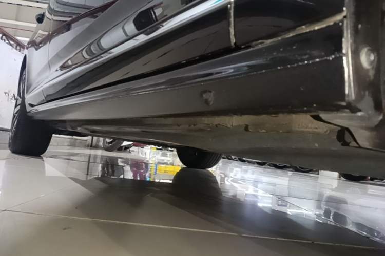 Used Volkswagen Passat 2024 380TSI Dragon Glory Edition Right Side Sill