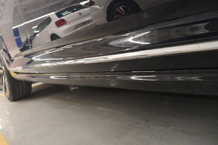 Used Volkswagen Passat 2024 380TSI Dragon Edition Right Side Sill