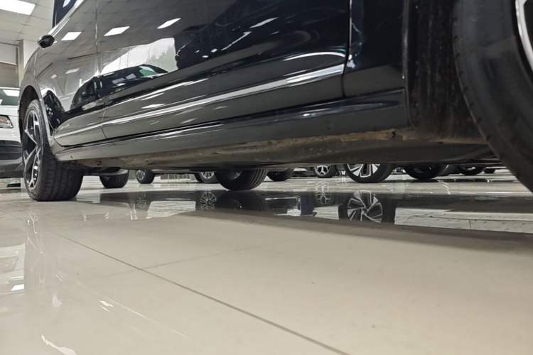 Used Volkswagen Passat 2024 380TSI Starry Dragon Edition Right Side Sill