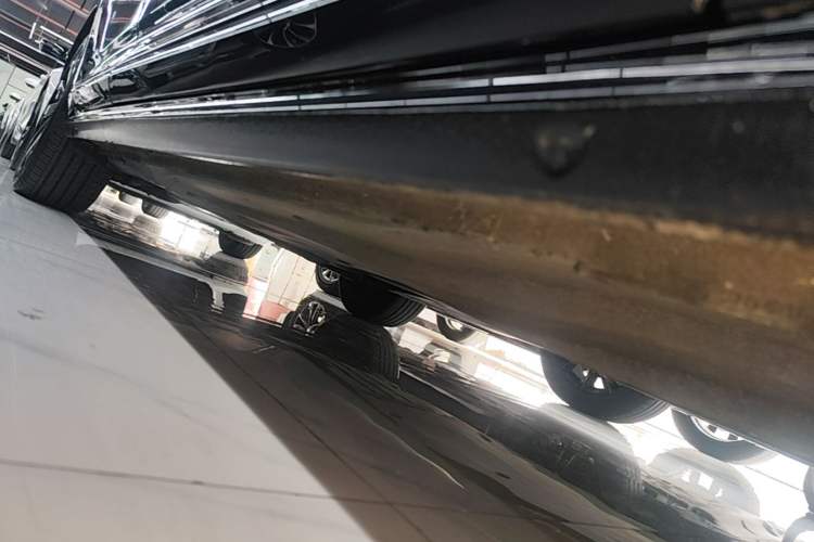 Used Volkswagen Passat 2024 380TSI Dragon Edition Right Side Sill