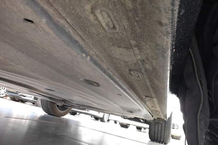 Used Volkswagen Passat 2024 380TSI Dragon Edition Right Side Sill