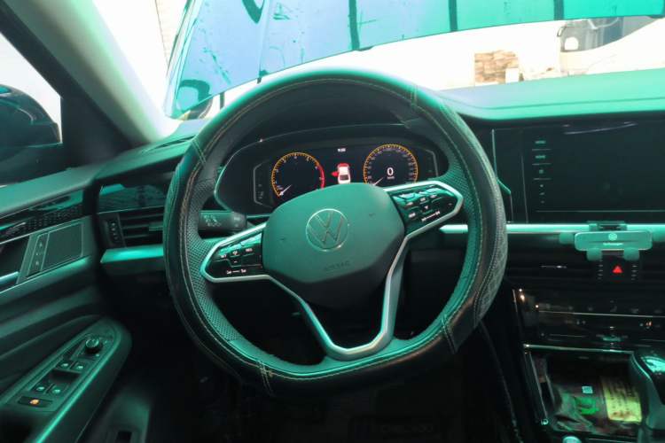 Used Volkswagen Passat 2024 380TSI Starry Dragon Edition Steering Wheel
