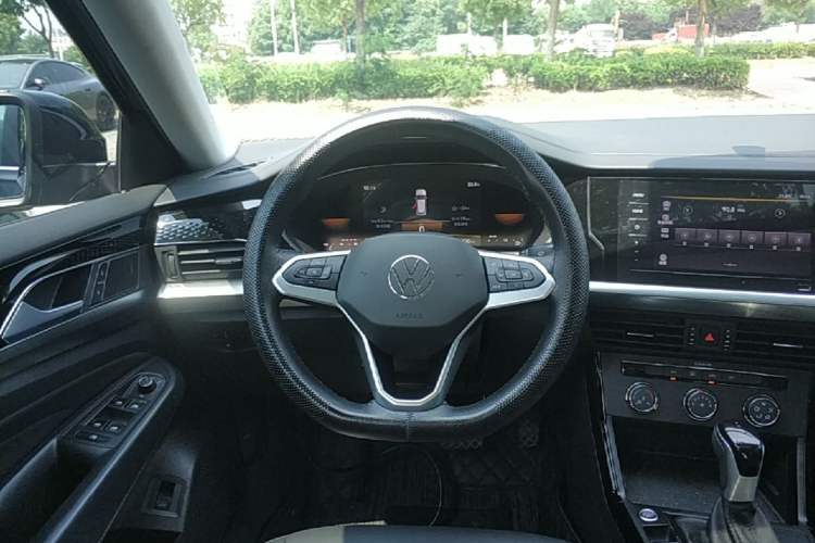Used Volkswagen Passat 2024 280TSI Business Edition Steering Wheel