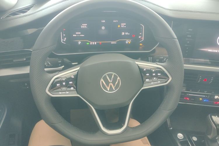 Used Volkswagen Passat 2024 380TSI Dragon Edition Steering Wheel
