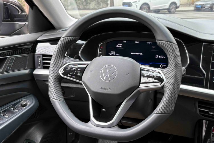 Used Volkswagen Passat 2024 380TSI Luxury Edition Steering Wheel