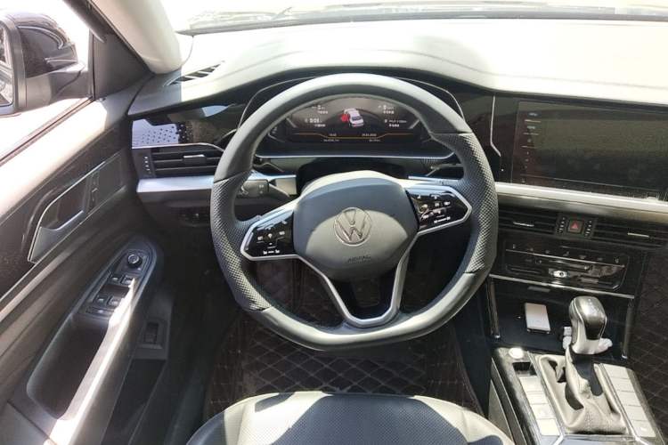 Used Volkswagen Passat 2024 380TSI Dragon Edition Steering Wheel