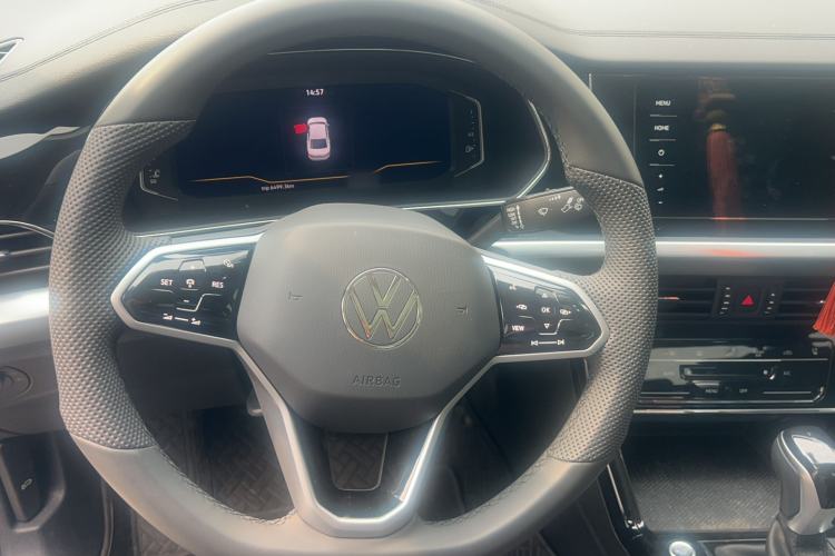 Used Volkswagen Passat 2024 380TSI Dragon Edition Steering Wheel