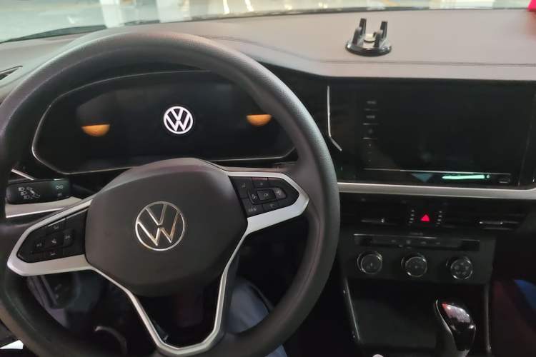 Used Volkswagen Passat 2024 280TSI Business Edition Steering Wheel