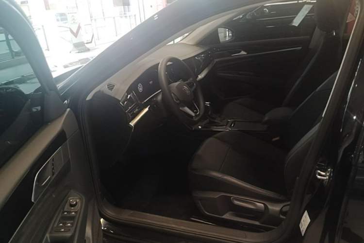 Used Volkswagen Passat 2024 280TSI Business Edition Steering Wheel