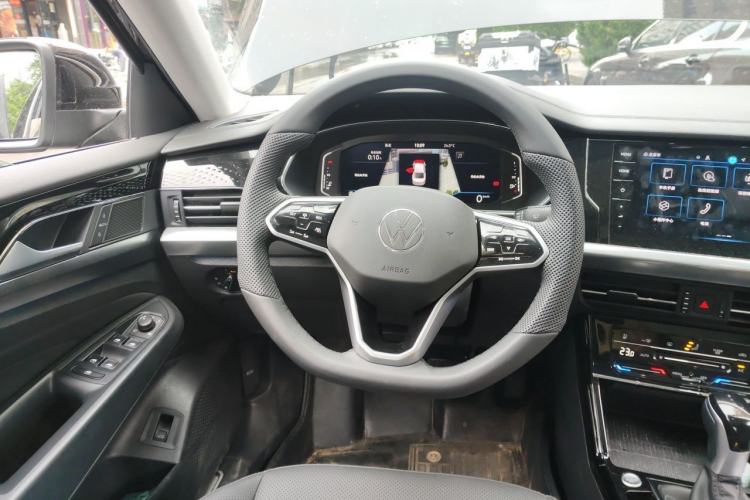 Used Volkswagen Passat 2024 380TSI Dragon Glory Edition Steering Wheel