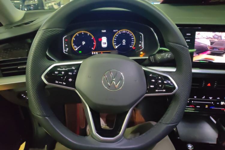 Used Volkswagen Passat 2024 380TSI Dragon Edition Steering Wheel