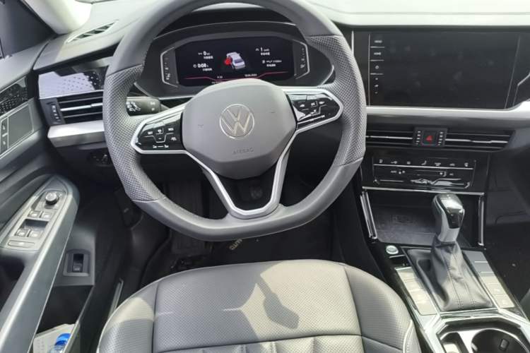 Used Volkswagen Passat 2024 380TSI Dragon Glory Edition Steering Wheel
