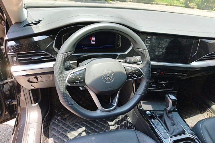 Used Volkswagen Passat 2024 380TSI Luxury Edition Steering Wheel