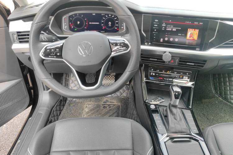 Used Volkswagen Passat 2024 380TSI Starry Dragon Edition Steering Wheel