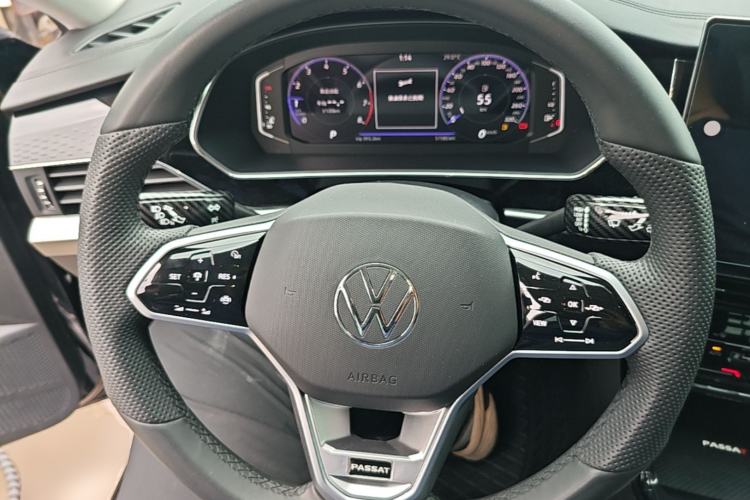 Used Volkswagen Passat 2024 380TSI Dragon Edition Steering Wheel