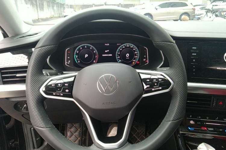 Used Volkswagen Passat 2024 330TSI Elite Edition Steering Wheel