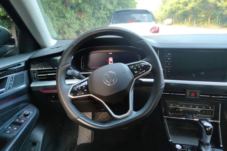 Used Volkswagen Passat 2024 380TSI Dragon Glory Edition Steering Wheel