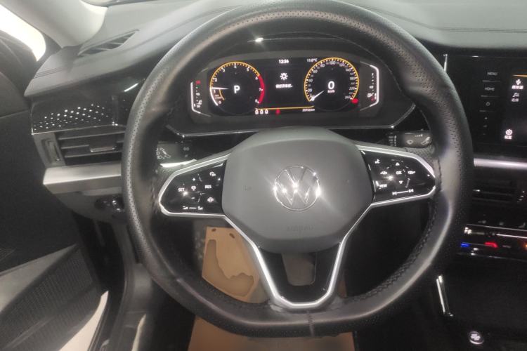 Used Volkswagen Passat 2024 380TSI Dragon Edition Steering Wheel