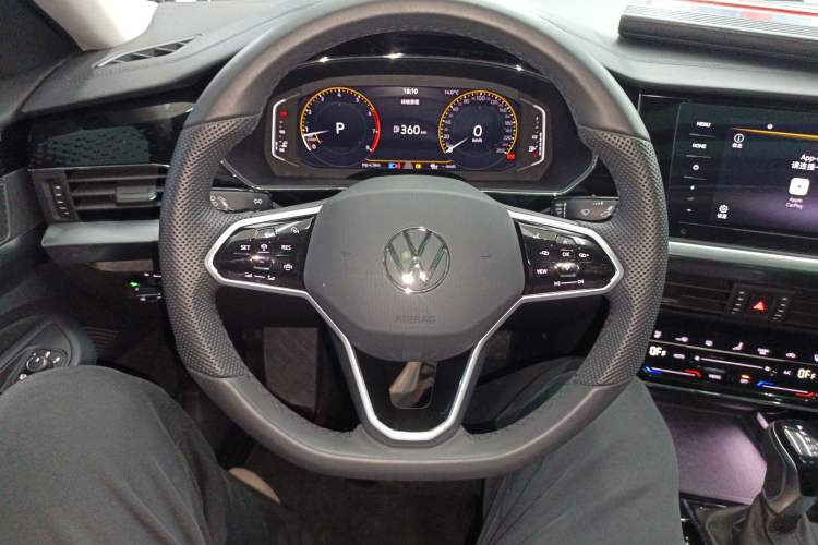 Used Volkswagen Passat 2024 380TSI Starry Dragon Edition Steering Wheel