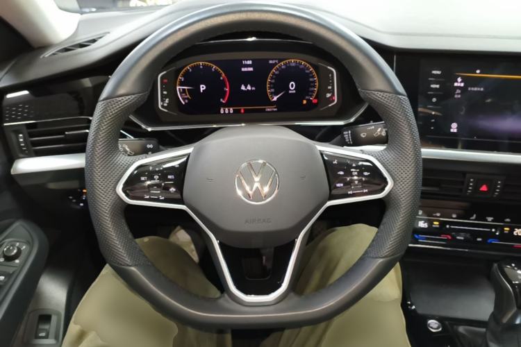 Used Volkswagen Passat 2024 380TSI Starry Dragon Edition Steering Wheel