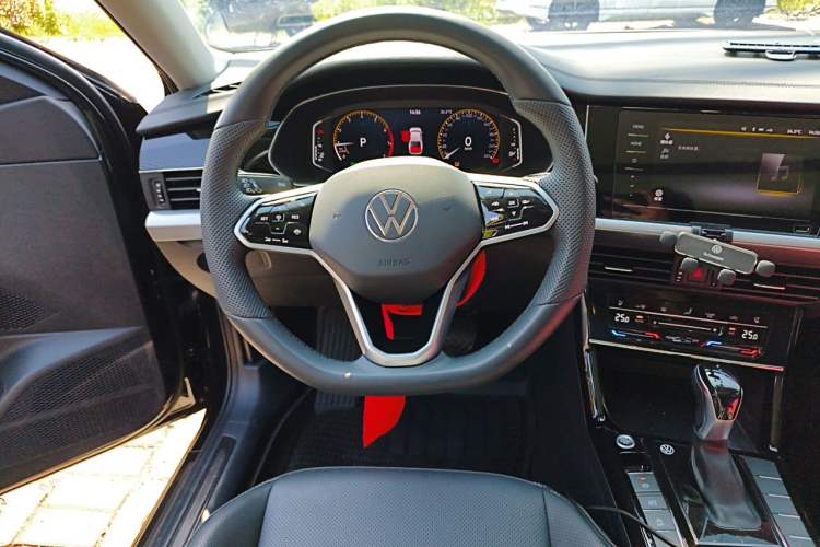 Used Volkswagen Passat 2024 330TSI Starry Elite Edition Steering Wheel
