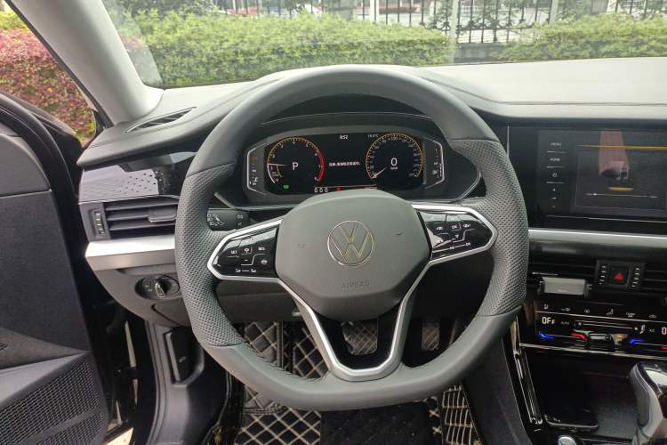 Used Volkswagen Passat 2024 380TSI Elite Edition Steering Wheel